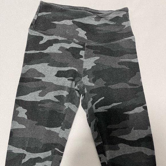 GARAGE CAMO LEGGINGS - Picture 3 of 5